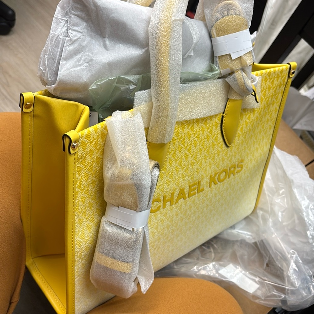 Michael Kors Yellow Tote Bag/Crossbody with straps-NWT